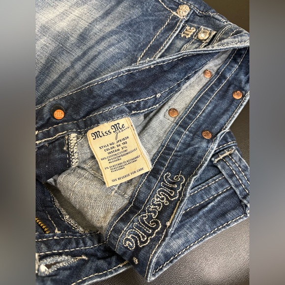 Miss Me Y2K Blue Denim Shorts with Fleur De Lis and Stud Embellishments Size 29 - Picture 2 of 8